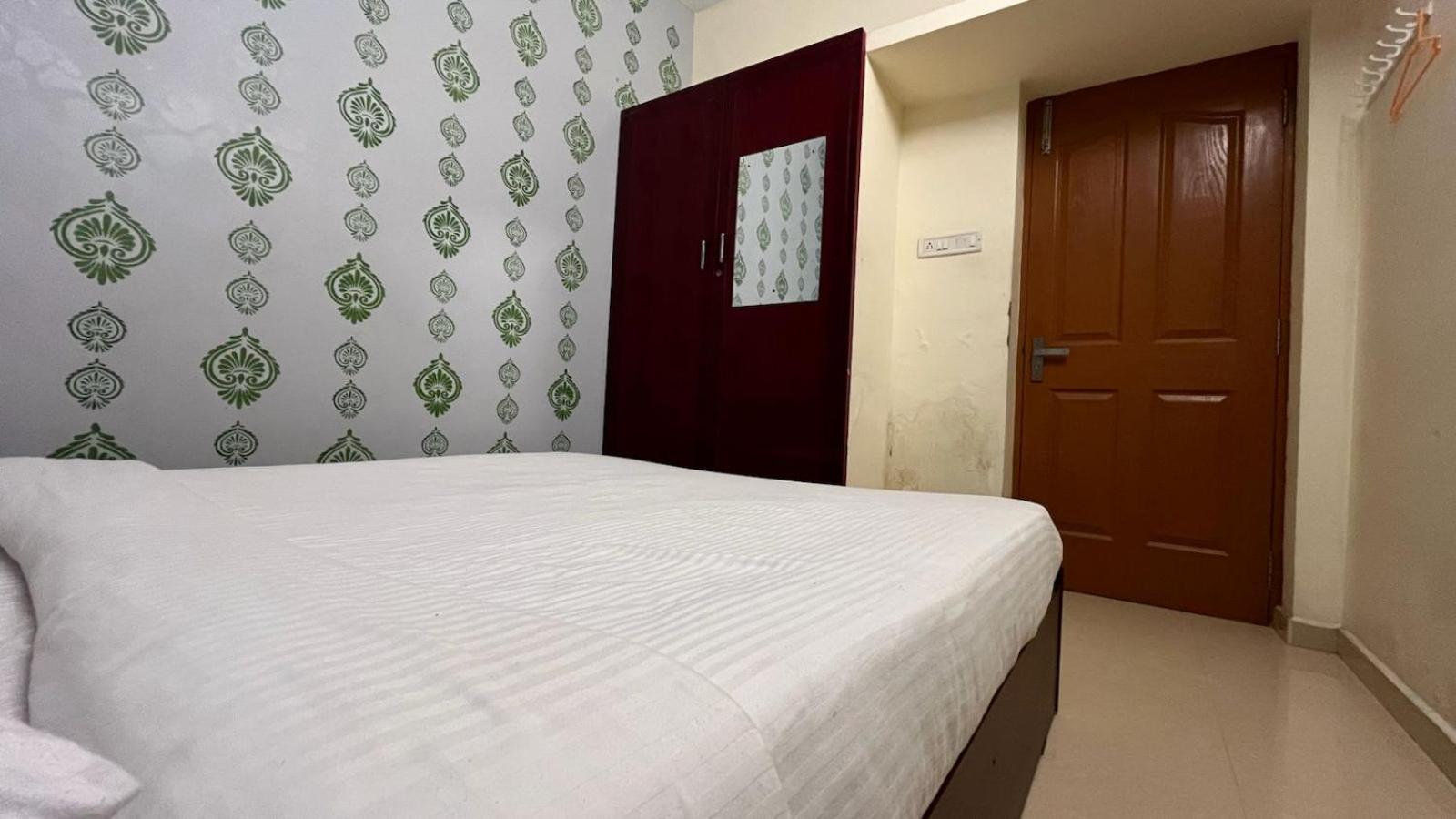 Shri Sai Balavany Residency Пондичерри Экстерьер фото